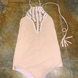 Acacia one piece